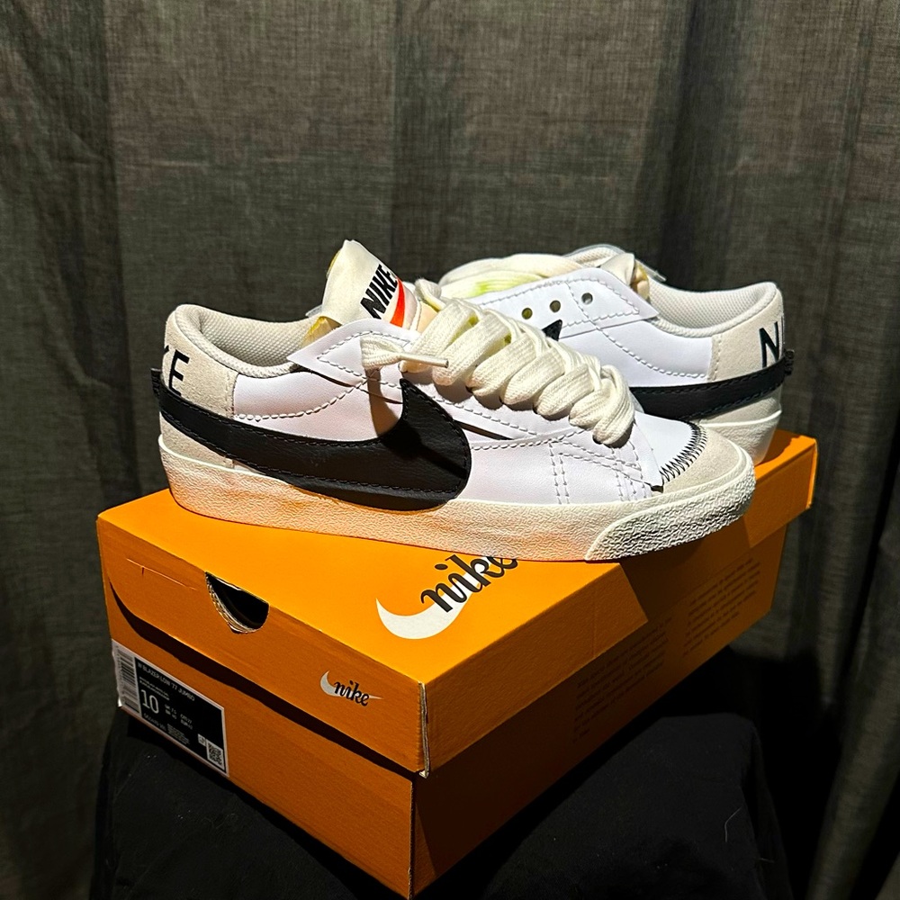 NIKE BLAZER ‘77 JUMBO SWOOSH